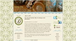 Desktop Screenshot of livingthefancylife.typepad.com